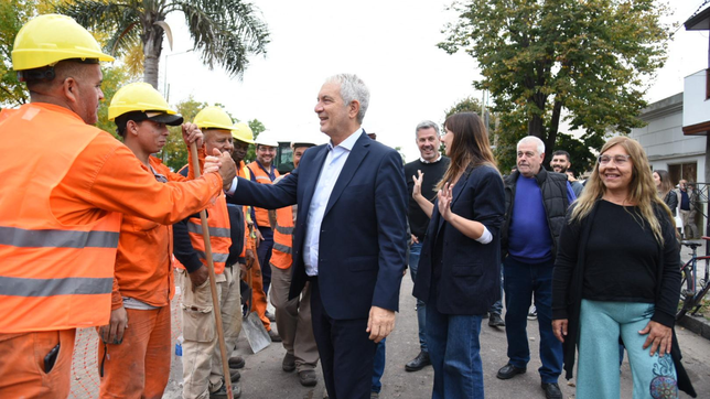 julio alak conformo la junta comunal de los hornos y superviso la puesta en marcha de las obras en avenida 60