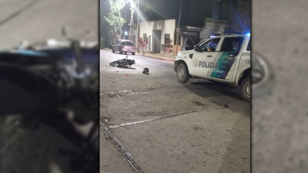 Tremendo choque entre un patrullero y una moto en La Plata terminó con un chico herido