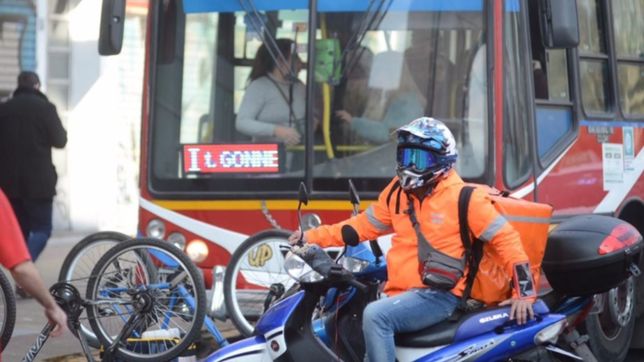 cortes, protesta y tension: cadetes de pedidos ya, glovo y rappi reclaman mas seguridad