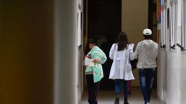 con tres nenes de la plata internados en terapia, crece el alerta por la ingesta accidental de pilas boton