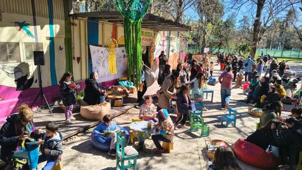 Emotiva jornada por la Biblioteca del otro lado del árbol, que convivirá con la obra del Parque Saavedra