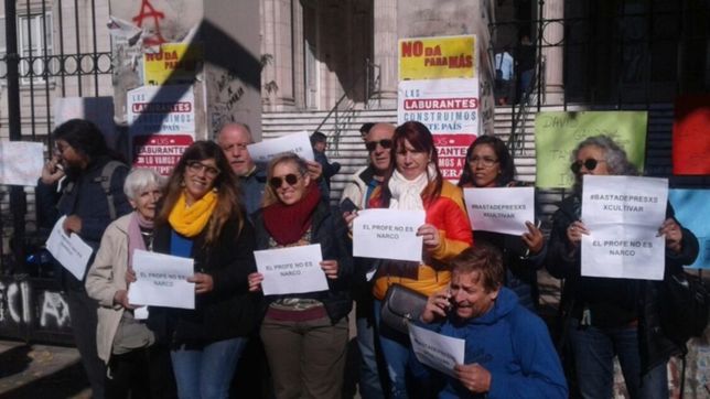 suma apoyo: marchan por la liberacion de ?el profesor botanico?