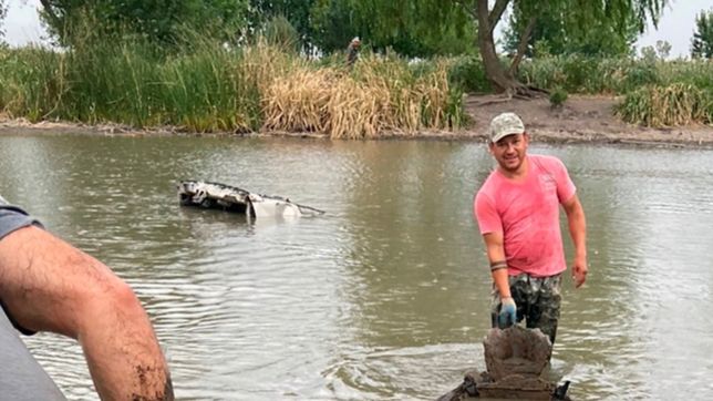 sorpresivo hallazgo de los vecinos que realizaban la limpieza del arroyo el pescado