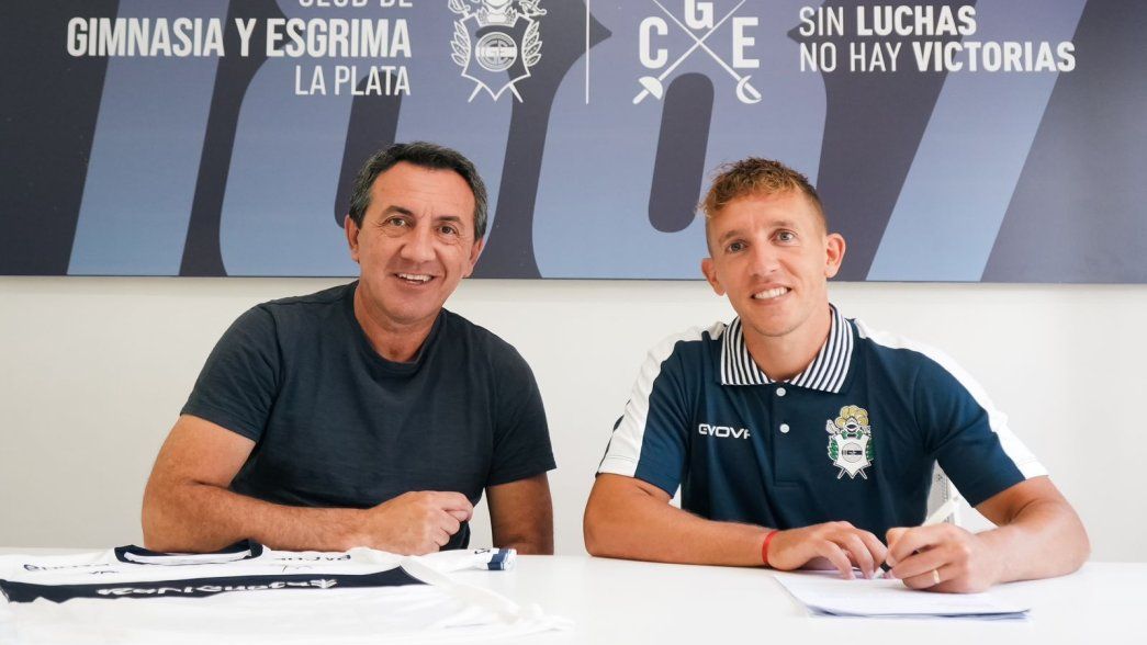 Gimnasia hizo oficial la renovación de Pablo De Blasis