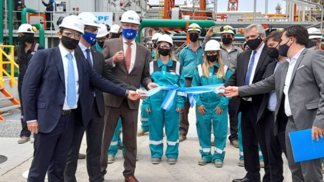 alberto fernandez inauguro una nueva planta de energia en ypf