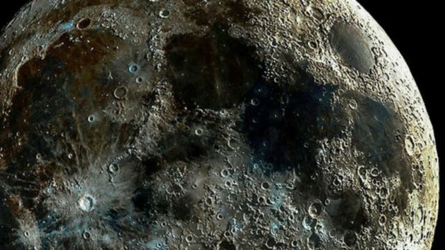 la luna en primer plano: un fotografo uso miles imagenes para lograr una foto sin precedentes