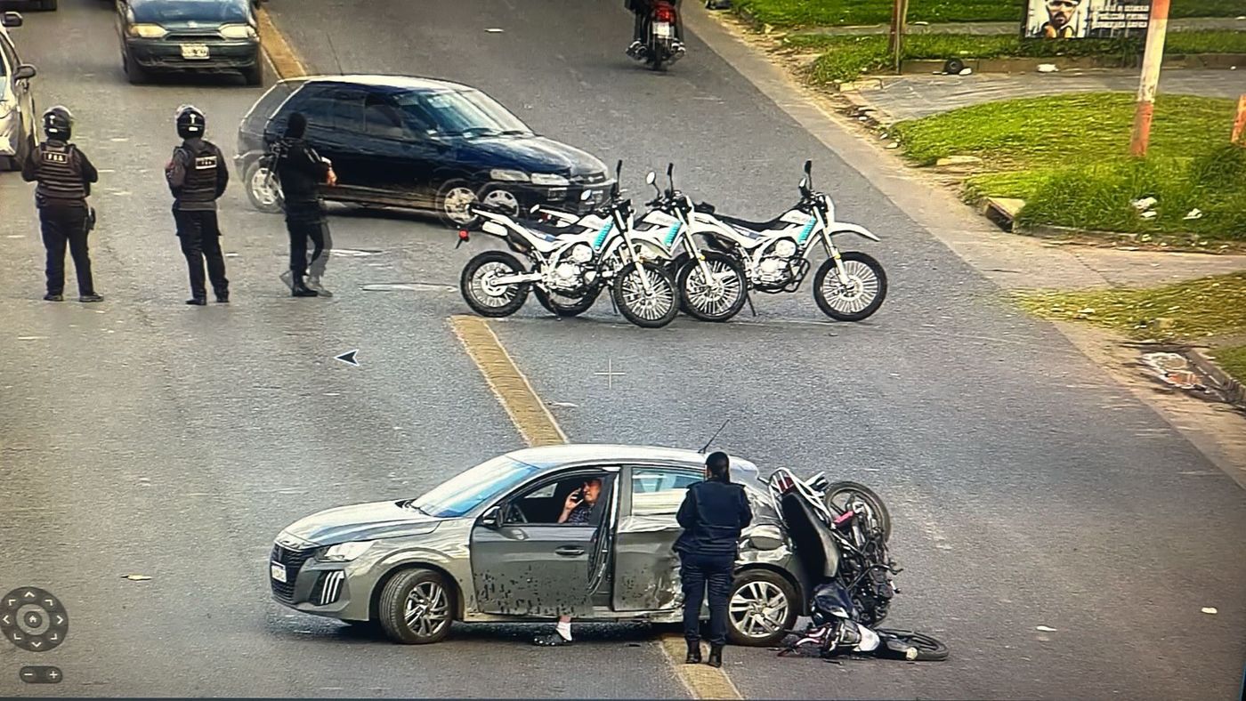 Efectivos policiales cortaron el tránsito en el límite entre La Plata y Ensenada tras el accidente de tránsito Efectivos policiales cortaron el tránsito en el límite entre La Plata y Ensenada tras el accidente de tránsito