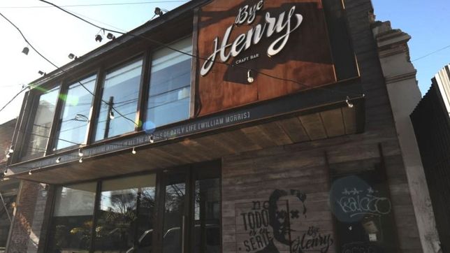 entraron a robar a bye henry y cortez por un boquete en el techo