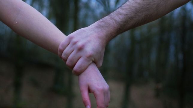 dos alumnas contaron en un colegio de la plata que eran abusadas por su padrastro
