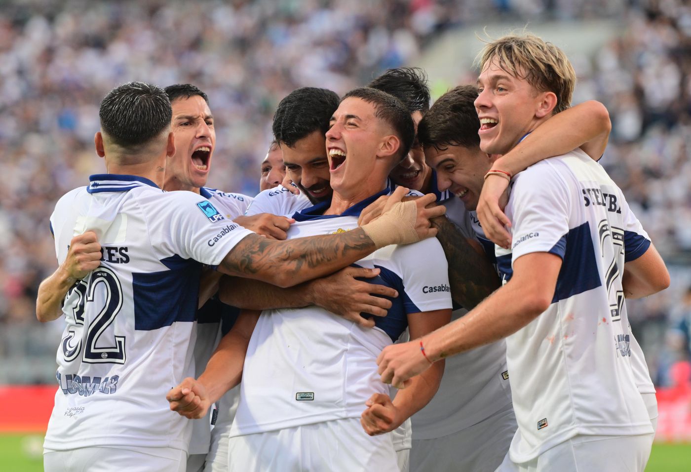 Gimnasia racing festejo gol Barros schelotto