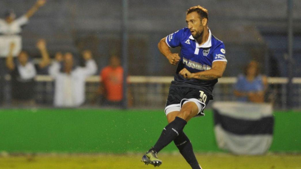 Aleman habló del clásico y su vida en La Plata: “Me saco fotos con hinchas de los dos”