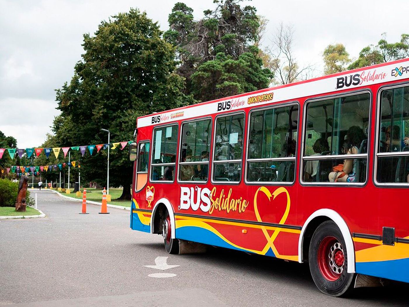 Bus Solidario LP.jfif