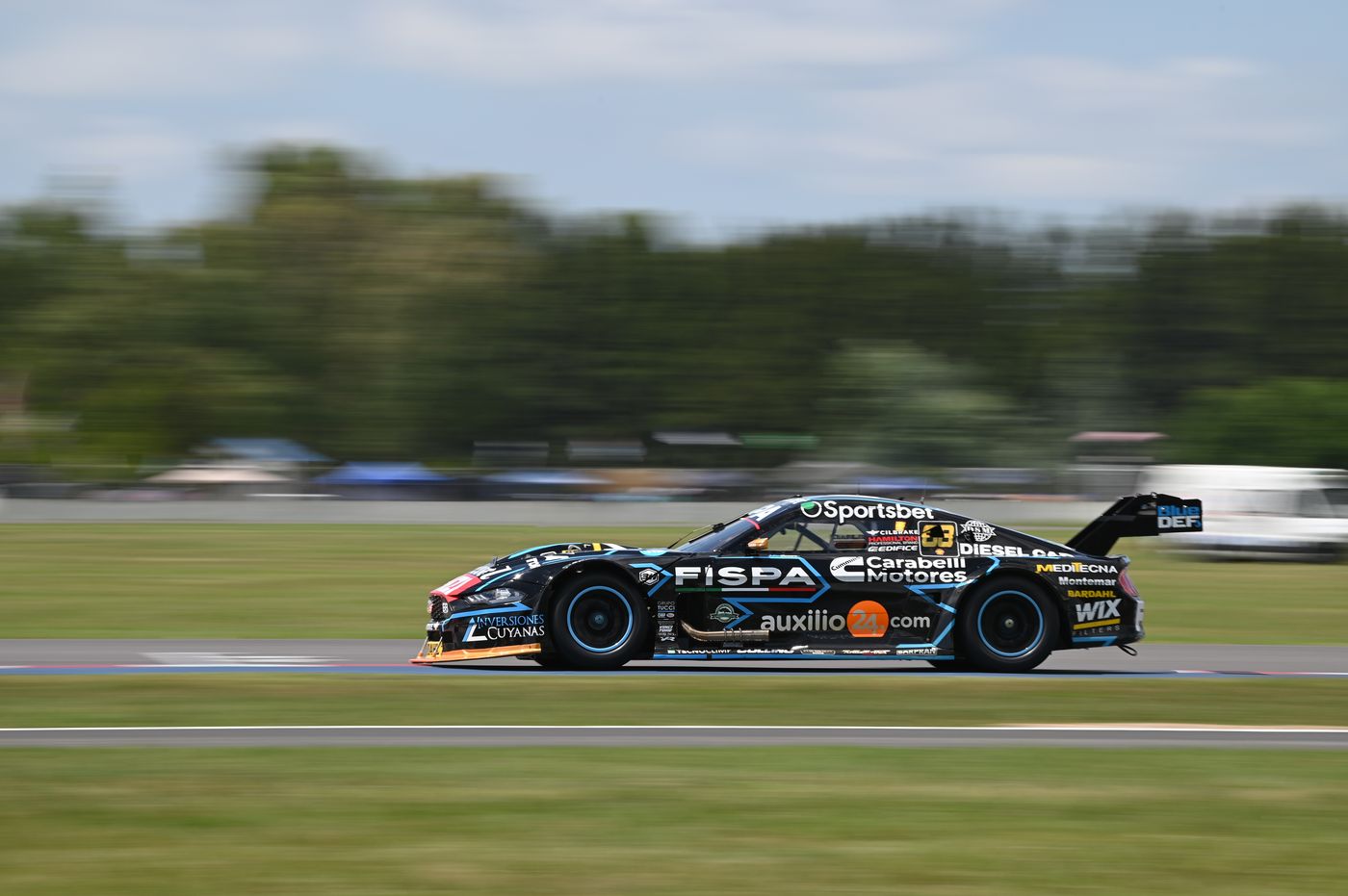 Santero se coron&oacute; campe&oacute;n del Turismo Carretera en La Plata.