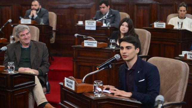 es uno de los 50 mejores estudiantes del mundo, fue declarado personalidad destacada y hablo ante los concejales