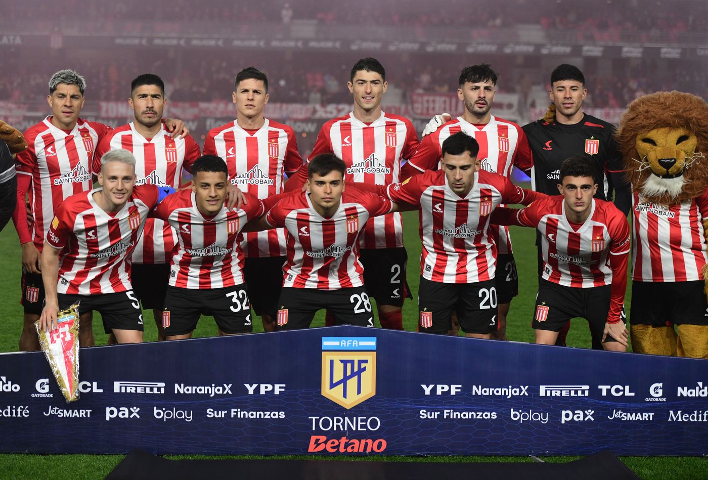 Estudiantes Independiente Formación.JPG