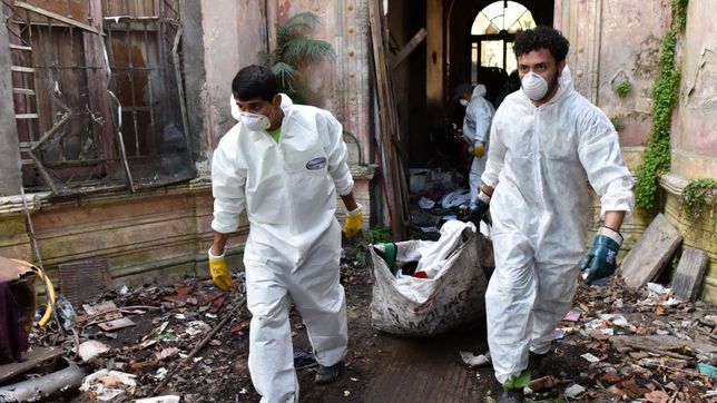 ratas, basura y mal olor: limpiaron una historica casona de calle 7 cubierta de mugre