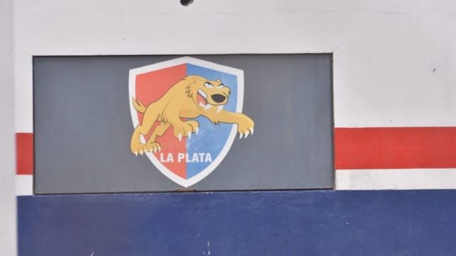 delincuentes robaron un club de barrio de la plata y provocaron destrozos