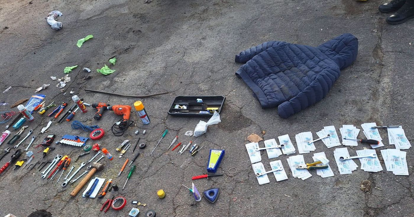 Los elementos recuperados por la Policía tras la detención del sospechoso en Tolosa