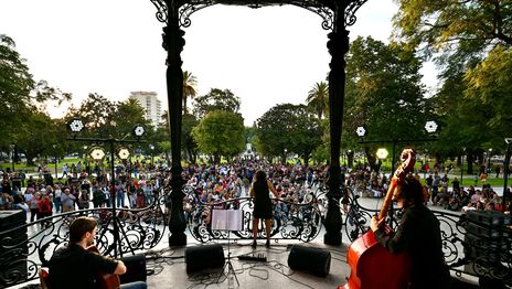Música en la Glorieta, stand up y más: la agenda del sábado previo a las elecciones