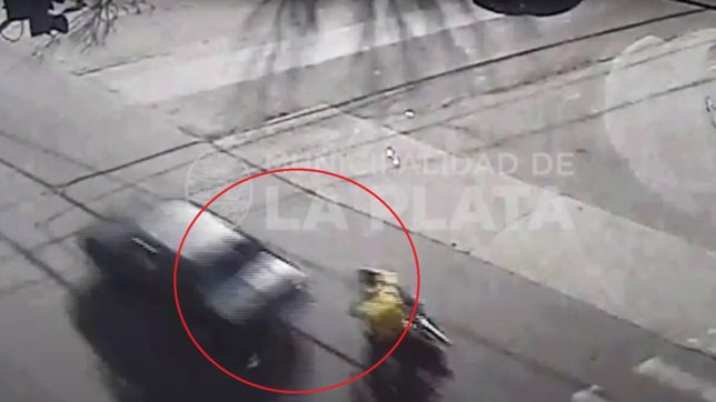 video: asi chocaron a un repartidor de glovo en el camino belgrano