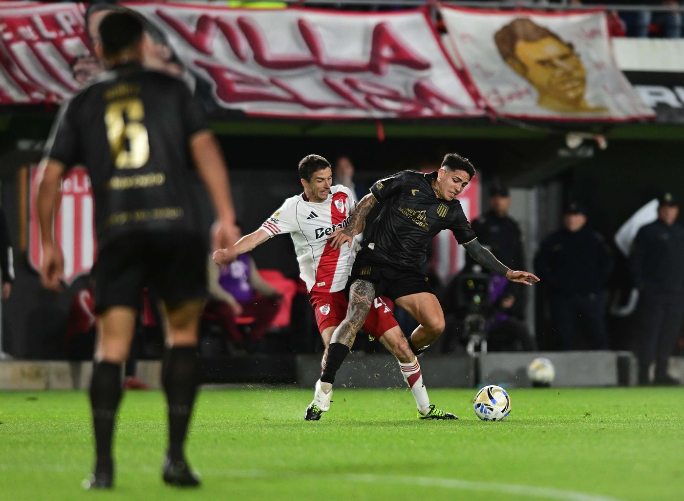 Mucha fricción entre Estudiantes y River. Mucha fricción entre Estudiantes y River.