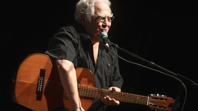 el tata cedron desembarca en un historico bar de la calle nueva york de berisso