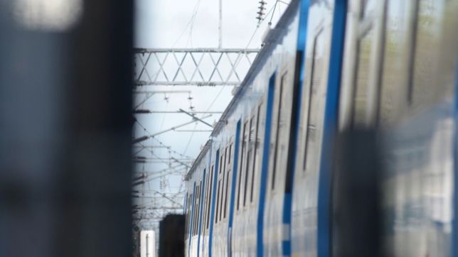 el tren roca funciona con servicio reducido y limitaciones