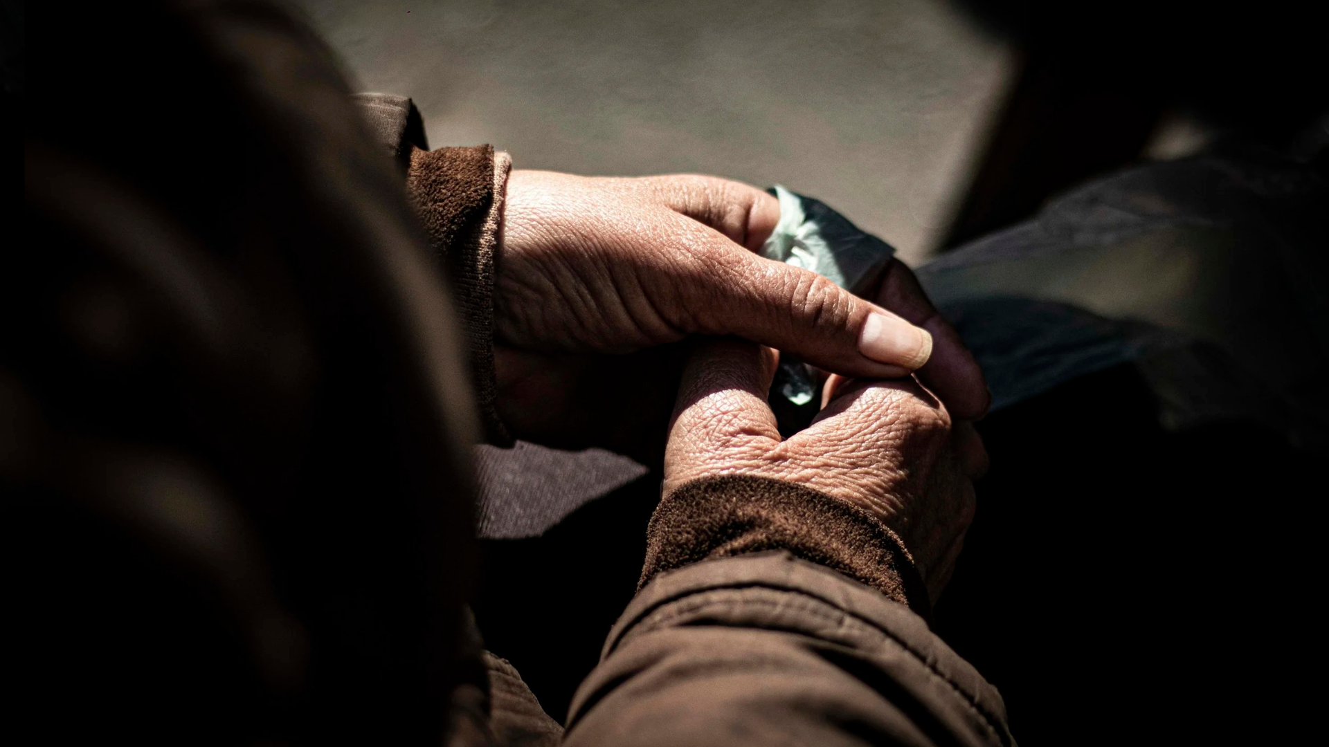 Ladrones ataron a un matrimonio de jubilados, golpearon al hombre y escaparon con sus ahorros