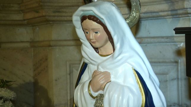 llega a la plata una virgen no reconocida por la iglesia y estallo la polemica