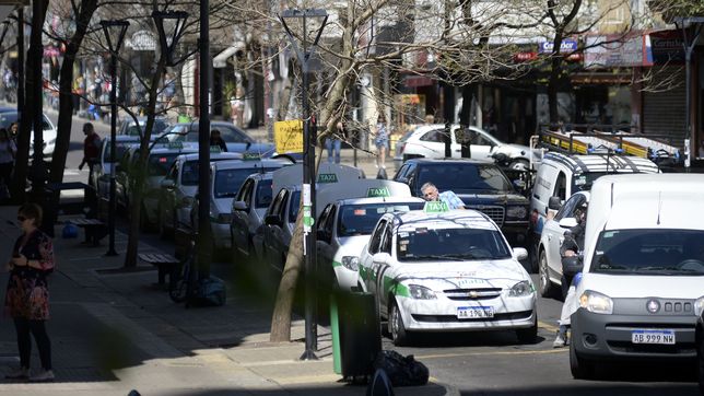 taxis en la plata: se definen las tarifas y la antigüedad de los autos
