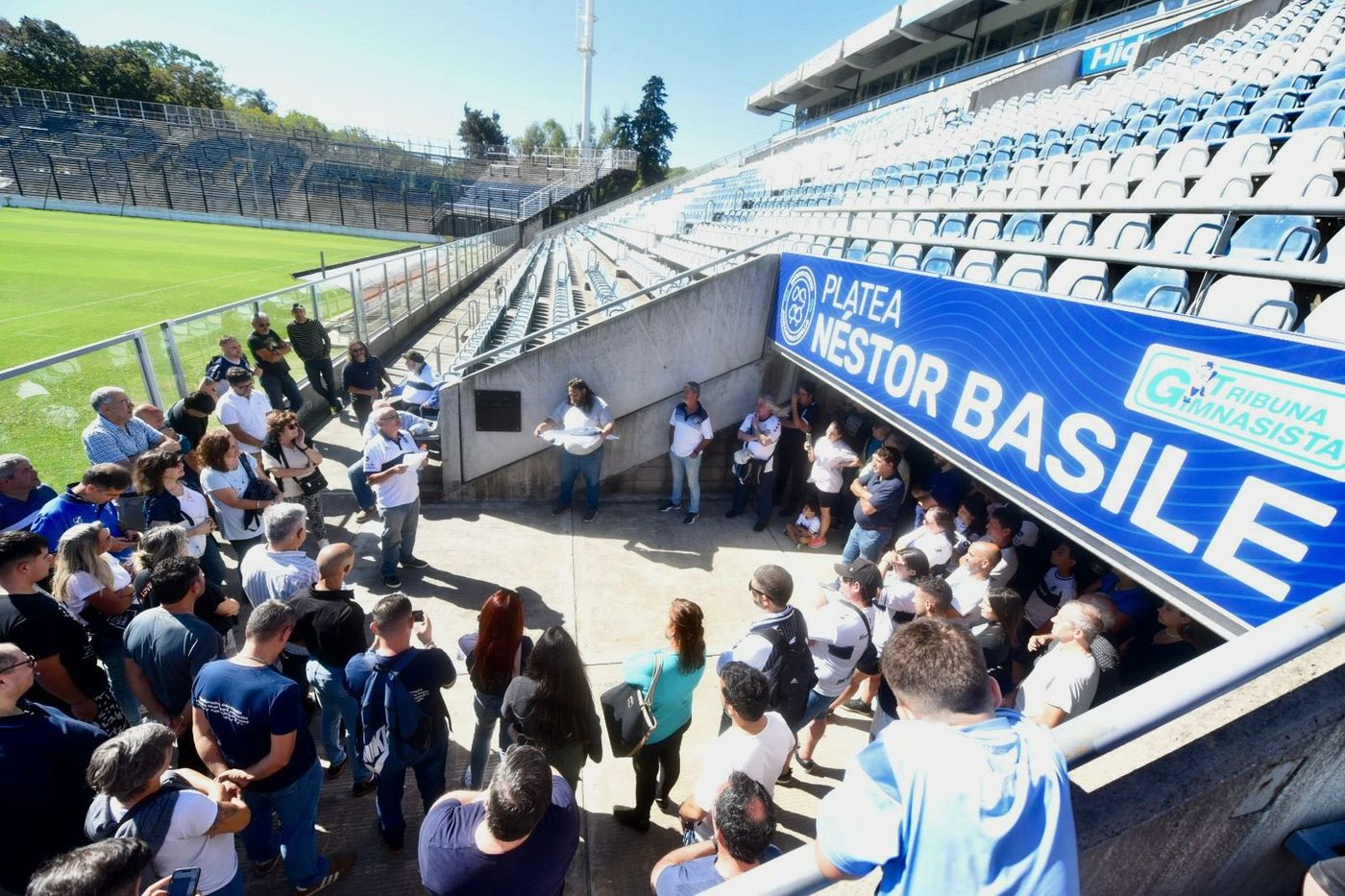 Bosque homenaje a Nestor Basile Juan Carmelo Zerillo (2).jpg