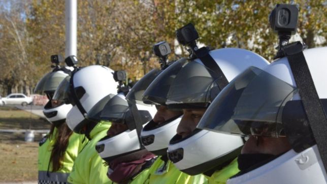 la municipalidad ya cuenta con 50 nuevos agentes para controlar el transito en la plata