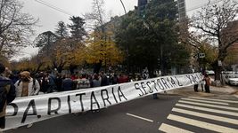 trabajadores del ministerio de infraestructura cortaron la calle en reclamo de mejores salarios trabajadores del ministerio de infraestructura cortaron la calle en reclamo de mejores salarios