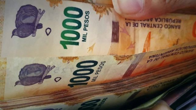 elevaran las tasas de interes y el limite de los plazos fijos para contener el dolar