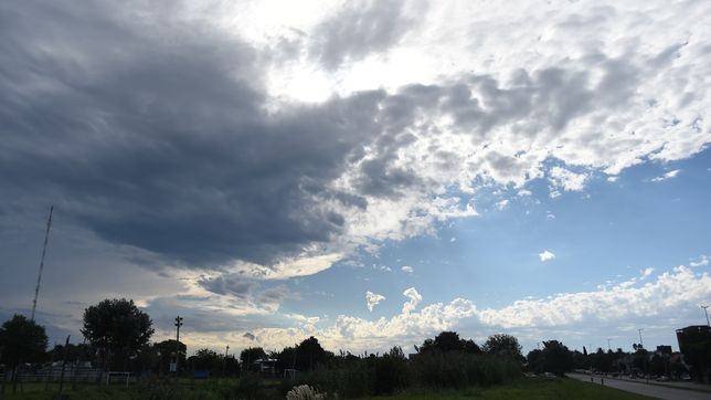 activan el protocolo por una fuerte tormenta en la plata con posible caida de granizo