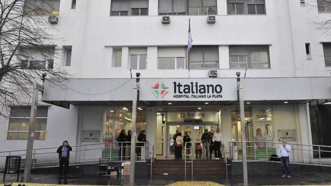 asaltaron a una maestra de la plata frente a su hijo de 5 anos, la arrastraron por la calle y termino en el hospital