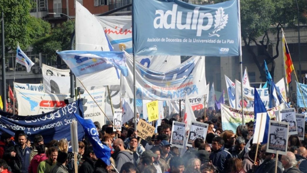 Docentes y estudiantes de la UNLP preparan una movilización a Plaza de Mayo