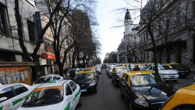 llega femitaxi, una remiseria exclusiva para mujeres que funcionara en la plata y capital