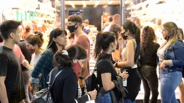 descuentos, gastronomia y mas de 2 mil locales: llega la ?noche de los regalos? a la plata