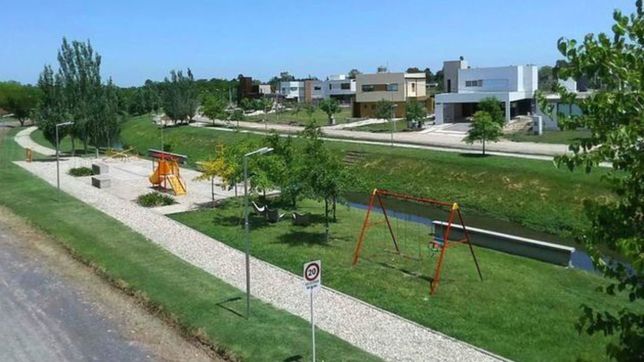 edelap denunciara a vecinos de un country de la plata por colgarse de la luz