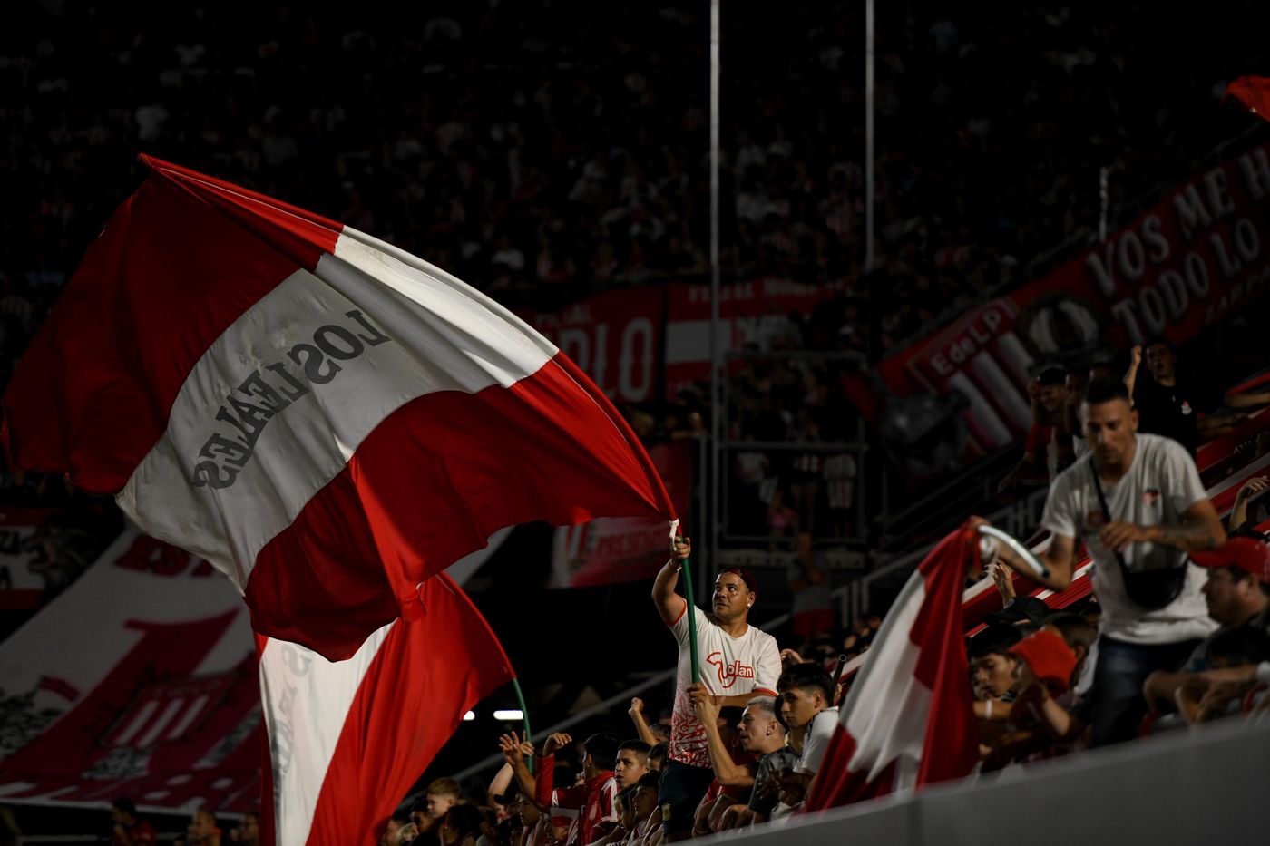 Estudiantes Belgrano hinchada 2.jpg