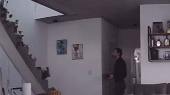 video: puso una camara de seguridad y descubrio que su vecino le robaba