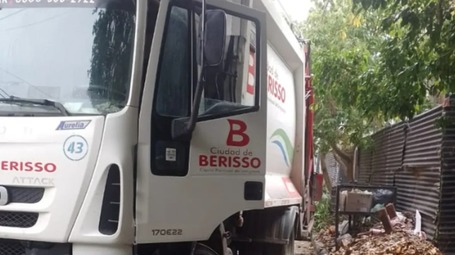 dieron de baja a trabajadores en berisso y afecta la recoleccion de residuos