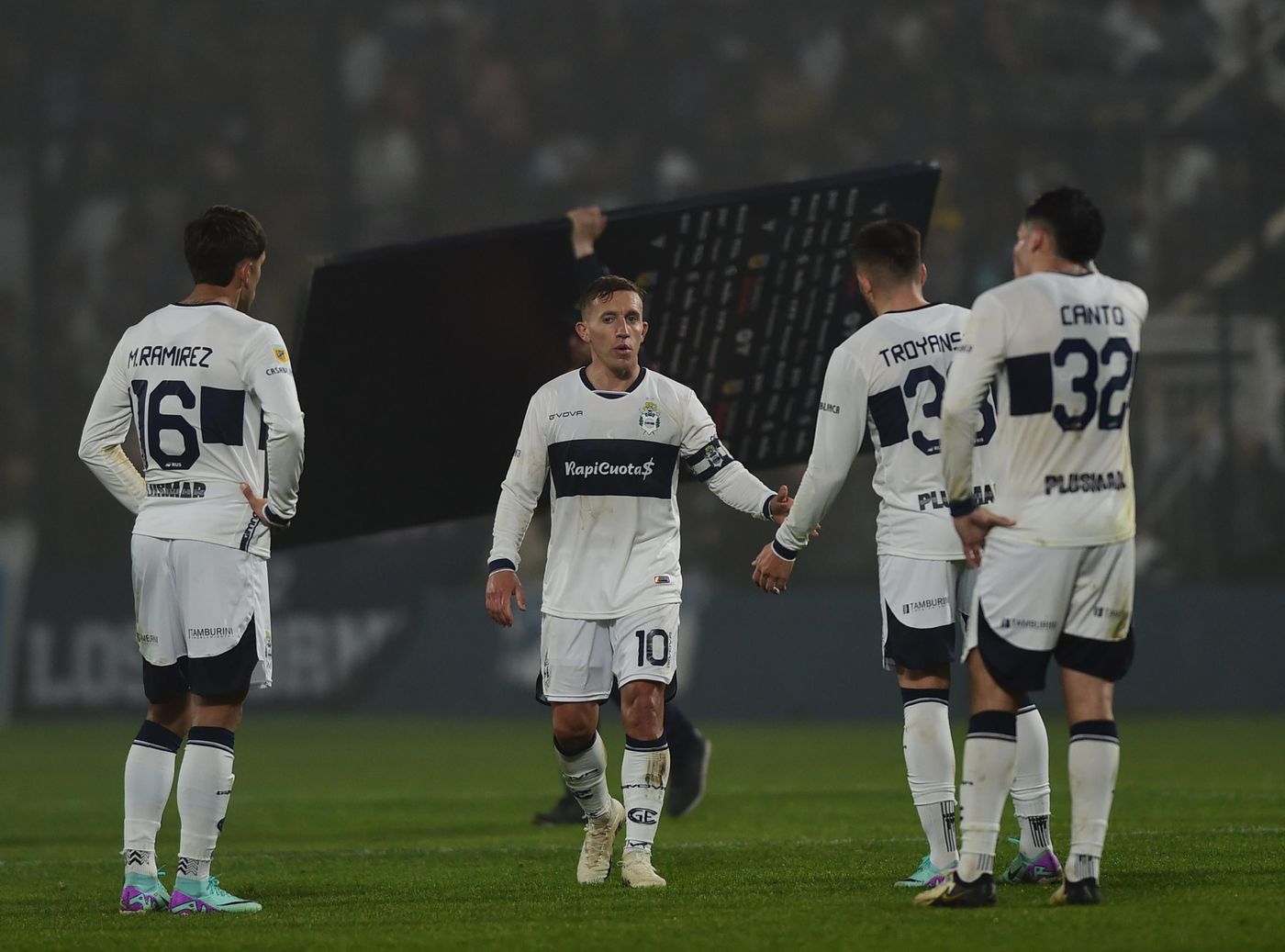 Gimnasia viene de perder con San Lorenzo en el Bosque.