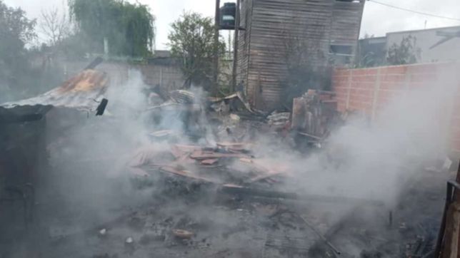 un incendio destruyo una casa en la plata y la familia pide ayuda para empezar de cero