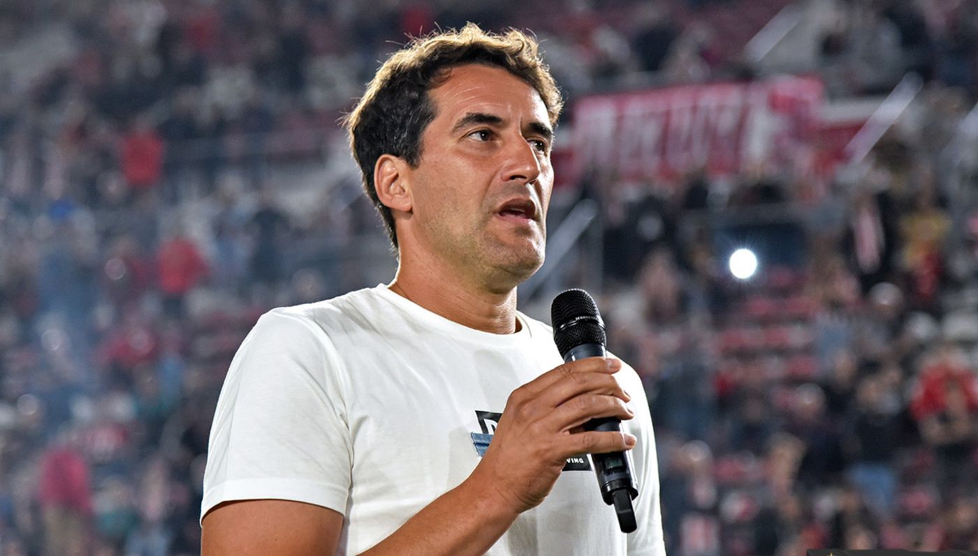 Agustín Alayes Estudiantes 2.jpg