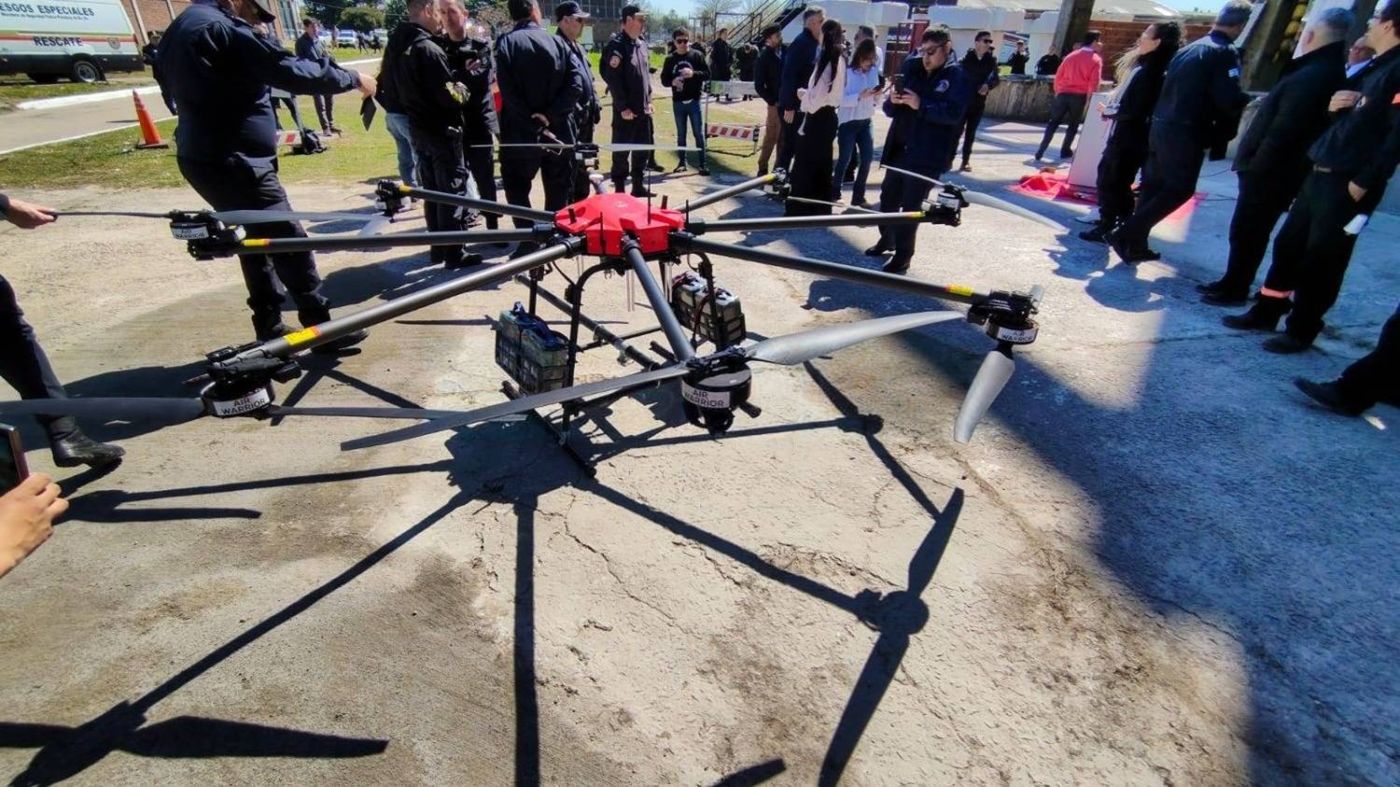 El "bombero drone" que fue probado en el futuro cuartel de Olmos
