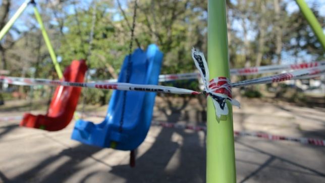 el municipio cerco los juegos de las plazas y los parques para las salidas recreativas