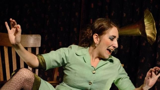 la suerte de la fea: la fealdad y una reflexion cargada de teatralidad y feminismo