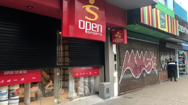 zapatillas, pelotas y ropa deportiva: abre un nuevo local de open sports en la plata